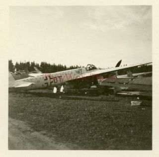 Wwii Photo - Us Gi View Captured German Junkers Ju 88 Bomber Plane W/ Camo (dt)
