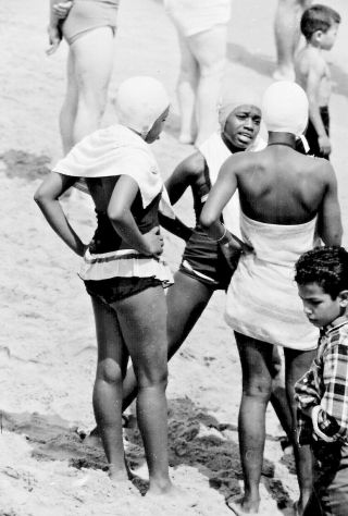 Vtg 1950 35mm Negative Beach Scene African American Girls Swim Caps 50 - 28