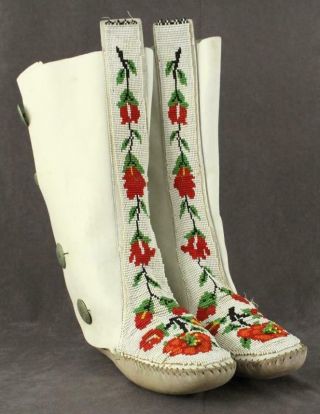 Vintage Native American Sioux South Dakota Seed Hand Beaded White Boot Moccasins